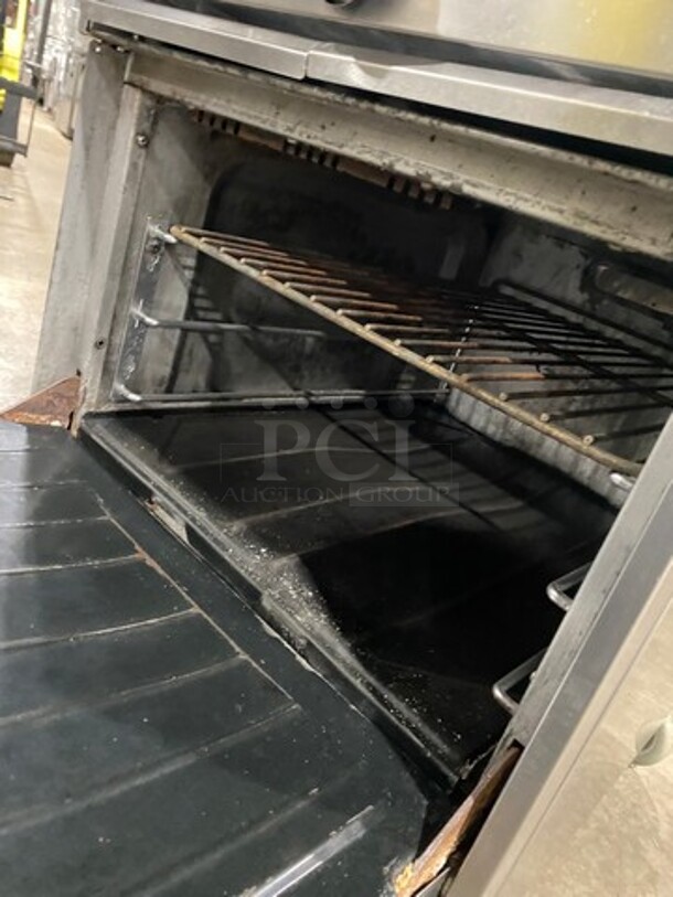 Sunfire Commercial Natural Gas Powered 4 Burner Stove! With Raised Back Splash! With Oven Underneath! All Stainless Steel! On Casters! - Image 8 of 11