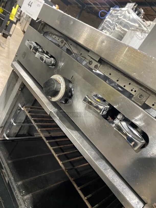 Sunfire Commercial Natural Gas Powered 4 Burner Stove! With Raised Back Splash! With Oven Underneath! All Stainless Steel! On Casters! - Image 9 of 11