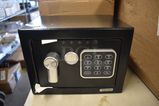 BRAND NEW SCRATCH AND DENT! SereneLife SLSFE12 Black Metal Single Compartment Safe. 9x7x7