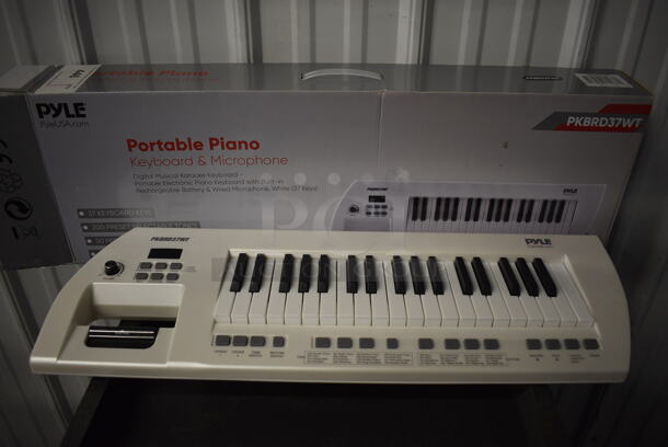 BRAND NEW SCRATCH AND DENT! Pyle PKBRD37WT Portable Piano. 28x9x3