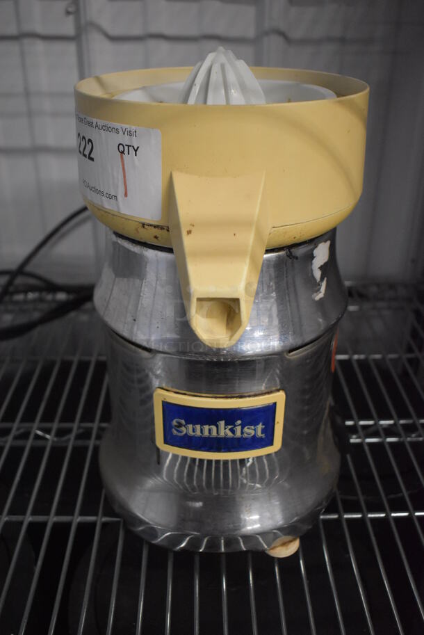 Sunkist 8-RA02 Stainless Steel Commercial Countertop Juicer. 115 Volts, 1 Phase. 8x10x14. Tested and Working!