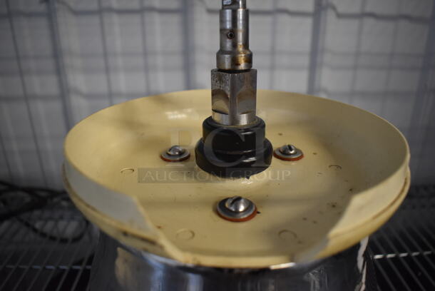 Sunkist 8-RA02 Stainless Steel Commercial Countertop Juicer. 115 Volts, 1 Phase. 8x10x14. Tested and Working! - Image 3 of 6