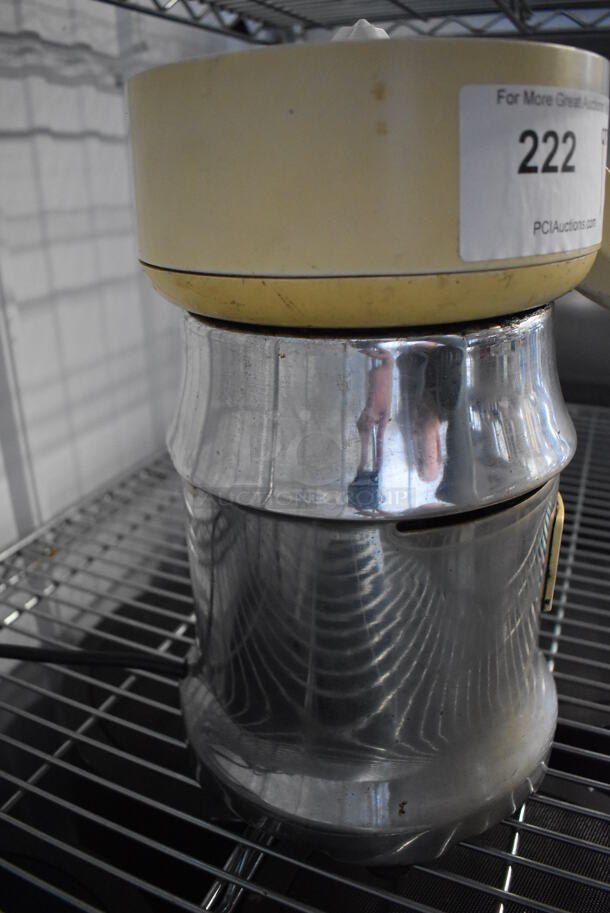 Sunkist 8-RA02 Stainless Steel Commercial Countertop Juicer. 115 Volts, 1 Phase. 8x10x14. Tested and Working! - Image 5 of 6