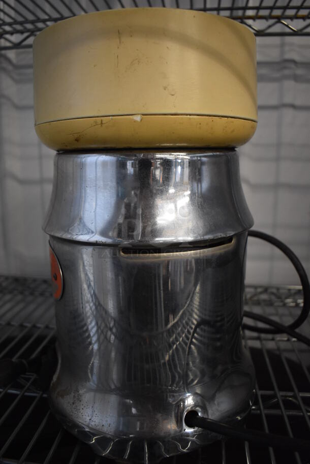 Sunkist 8-RA02 Stainless Steel Commercial Countertop Juicer. 115 Volts, 1 Phase. 8x10x14. Tested and Working! - Image 6 of 6