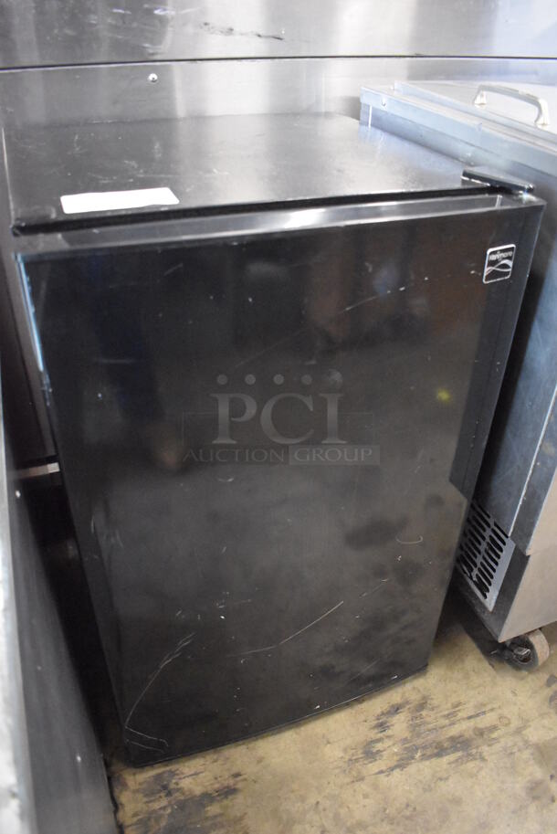 Kenmore 111.99059810 Metal Mini Cooler. 115 Volts, 1 Phase. 20.5x21x32.5. Cannot Test Due To Missing Power Cord - Image 3 of 6