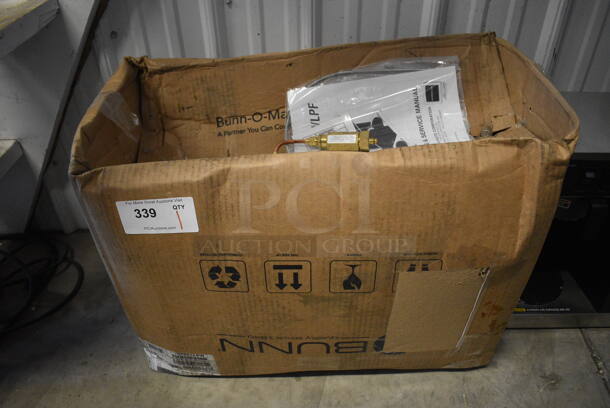 LIKE NEW! 2022 Bunn VLPF Stainless Steel Commercial Automatic Coffee Brewer with Two Lower Warmers and Poly Brew Basket. Used a Few Times at Trade Show as a Demonstration. 120 Volts, 1 Phase. 23.5x8x17. Tested and Working! - Image 8 of 8