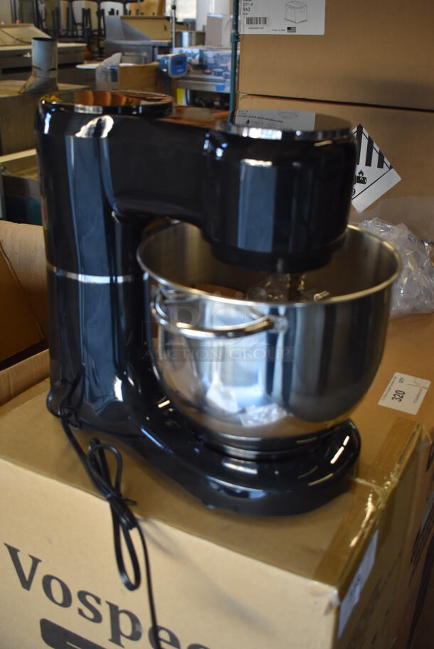 BRAND NEW IN BOX! Vospeed SM-1550 Metal Countertop 6-Speed Tilt-Head 8.5 Quart Stand Mixer w/ Stainless Steel Mixing Bowl, Beater, Dough Hook and Whisk Attachments - Image 4 of 7