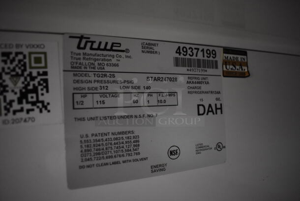 True TG2R-2S Stainless Steel Commercial 2 Door Reach In Cooler on Commercial Casters. 115 Volts, 1 Phase. 51.5x34.5x82.5. Tested and Working! - Image 4 of 6