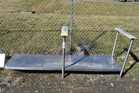 Metal Under Shelf. Goes GREAT w/ Lot 47! 83x25x32