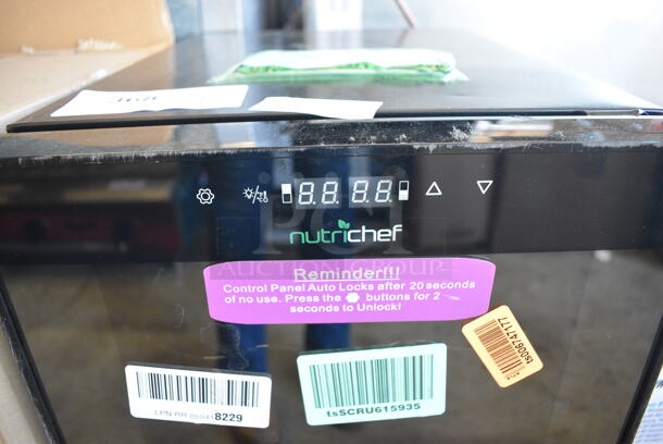 NutriChef PKCWCDS188 Metal Commercial Single Door Mini Wine Chiller Merchandiser. 115 Volts, 1 Phase. 13x19.5x33. Tested and Powers On But Does Not Get Cold - Image 4 of 6