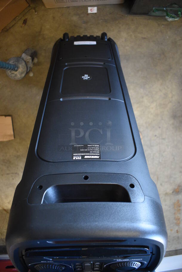 IN ORIGINAL BOX! Pyle PSUFM1288B Portable PA Speaker System and Microphone System. 13x13x31 - Image 8 of 12