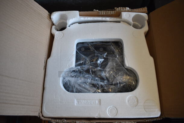 IN ORIGINAL BOX! Pyle PSUFM1288B Portable PA Speaker System and Microphone System. 13x13x31 - Image 9 of 12