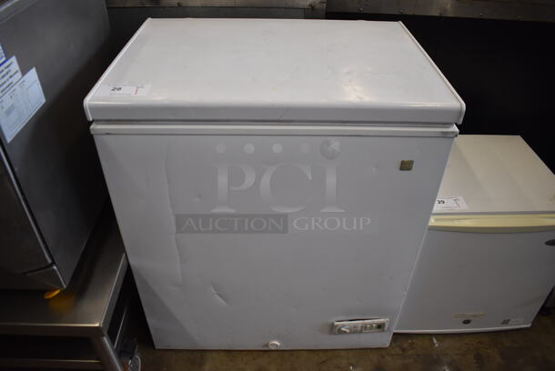 General Electric FCM5SUCWW Metal Commercial Chest Freezer. 115 Volts, 1 Phase. 28.5x22.5x33. Tested and Does Not Power On