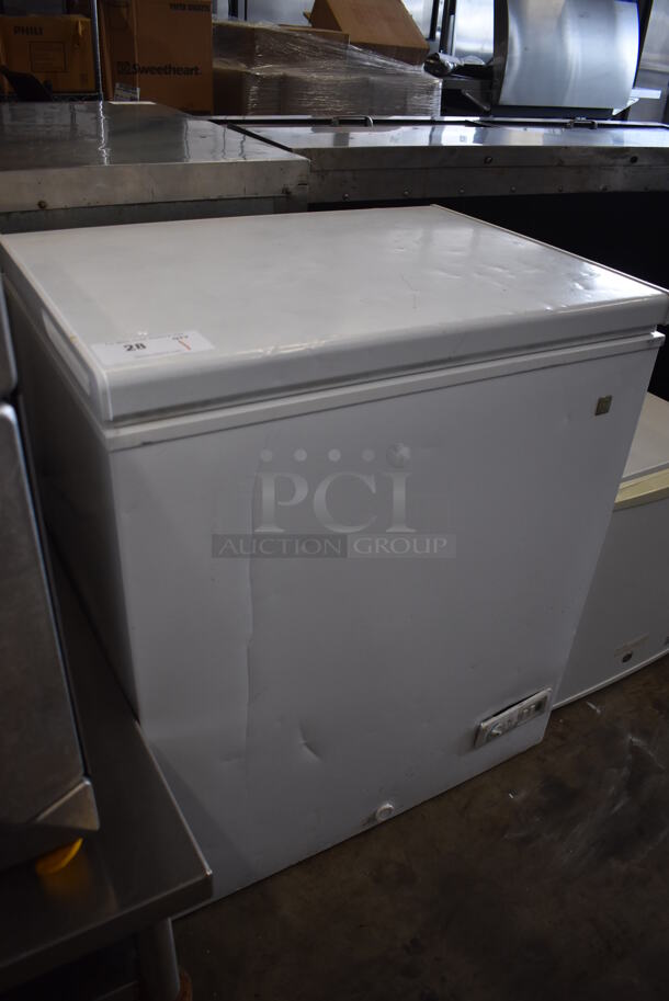 General Electric FCM5SUCWW Metal Commercial Chest Freezer. 115 Volts, 1 Phase. 28.5x22.5x33. Tested and Does Not Power On - Image 3 of 5