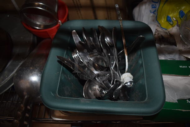 ALL ONE MONEY! Tier Lot of Various Items Including Muffin Baking Pan, Utensils and Decor - Image 5 of 7