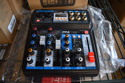 BRAND NEW SCRATCH AND DENT! Pyle PMX44T.5 Professional Mixer. 7x8x2.5