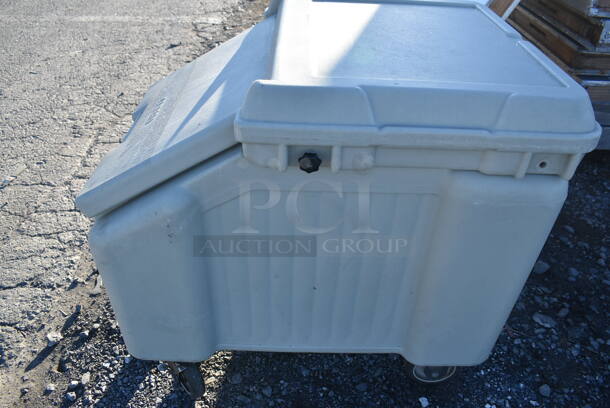 Cambro Poly Portable Ice Bin on Commercial Casters. 23x32x29 - Image 5 of 6