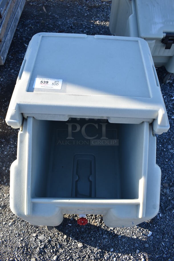 Cambro Poly Portable Ice Bin on Commercial Casters. 23x32x29 - Image 6 of 6