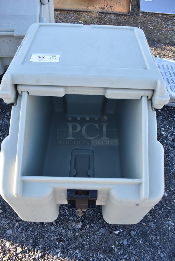 Cambro Poly Portable Ice Bin on Commercial Casters. 23x32x29 - Image 4 of 5