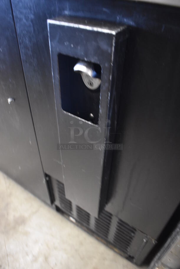 Continental CBC64 Metal Commercial Bottled Back Bar Cooler w/ 2 Sliding Lids. 115 Volts, 1 Phase. 64x27.5x36.5. Tested and Working! - Image 4 of 8