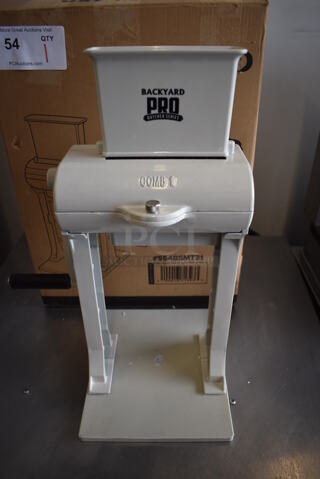 LIKE NEW! Backyard Pro 554BSMT31 Butcher Series Metal Countertop 31-Blade Manual Meat Tenderizer. 12x9.5x17