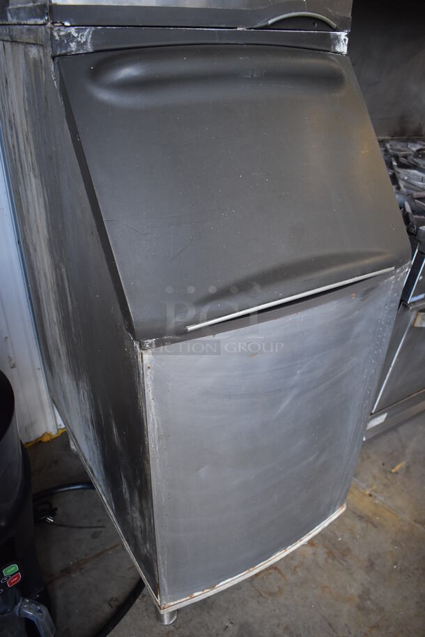 Manitowoc SY0324A Stainless Steel Commercial Ice Machine Head on Manitowoc B420 Commercial Ice Bin. 115 Volts, 1 Phase. 22x33x73.5 - Image 4 of 8