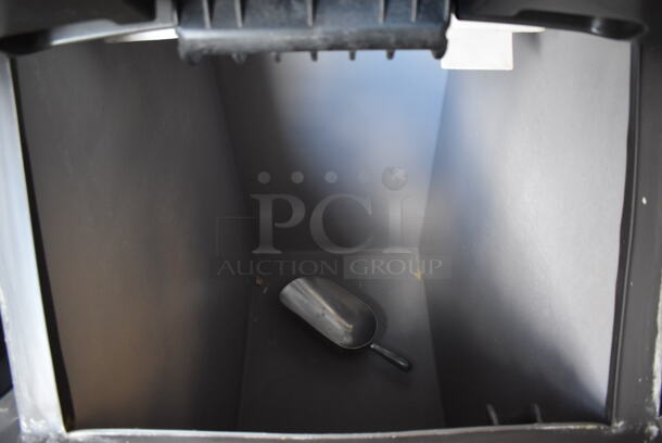 Manitowoc SY0324A Stainless Steel Commercial Ice Machine Head on Manitowoc B420 Commercial Ice Bin. 115 Volts, 1 Phase. 22x33x73.5 - Image 5 of 8