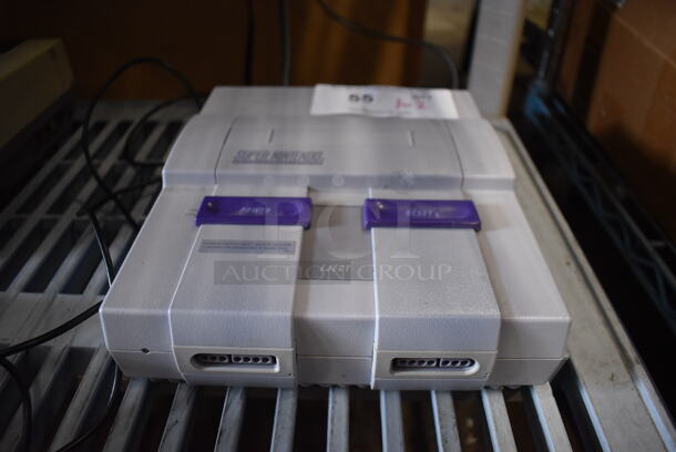 Nintendo Super Nintendo NES SNS-001 Gaming Console. 8x9.5x3