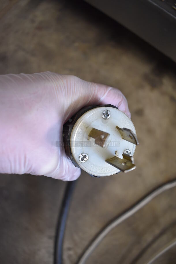 La Marzocco Linea 3EE Stainless Steel Commercial Countertop 3 Group Espresso Machine w/ 5 Portafilters and 2 Steam Wands. 208/240 Volts, 1 Phase. 37x23x21 - Image 10 of 12