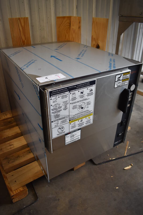 BRAND NEW SCRATCH AND DENT! 2018 Groen SSB-3E Stainless Steel Commercial Countertop Electric Powered Single Compartment Steam Cabinet. 208 Volts, 3 Phase. 22x29x21.5 - Image 4 of 7