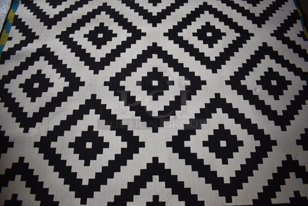 Multi Colored Rug. 79x79 - Image 6 of 6