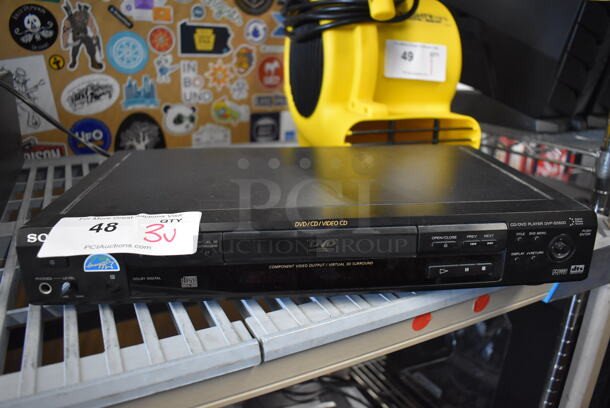 Sony DVP-S560D CD DVD Player. 17x10x2.5 - Image 1 of 4