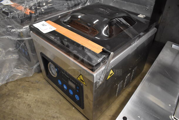 BRAND NEW SCRATCH AND DENT! VacPak-It 186VMC12OP Stainless Steel Commercial Countertop Chamber Vacuum Packing Machine with 12" Seal Bar and Dry Pump. 120 Volts, 1 Phase. 14x17x15. Tested and Working! - Image 2 of 6