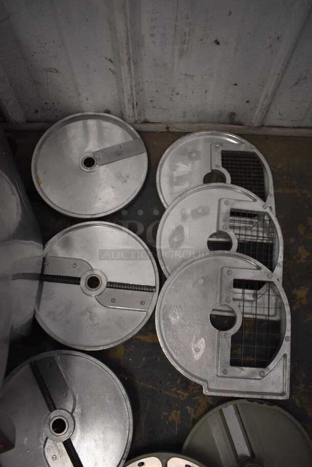 LIKE NEW! AvaMix 177CFP5D Metal Commercial Countertop Dice Continuous Feed Food Processor w/ 6 Slicing Blades, 3 Shredding Blades and 3 Large Blades. Unit Has Only Been Used a Few Times! Goes GREAT w/ Lots 154 and 155! 120 Volts, 1 Phase. 10x22x24. Tested and Working! - Image 10 of 12