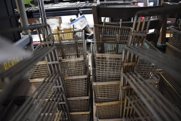 12 Metal Fry Baskets. Includes 6.5x25x12. 12 Times Your Bid! - Image 3 of 3