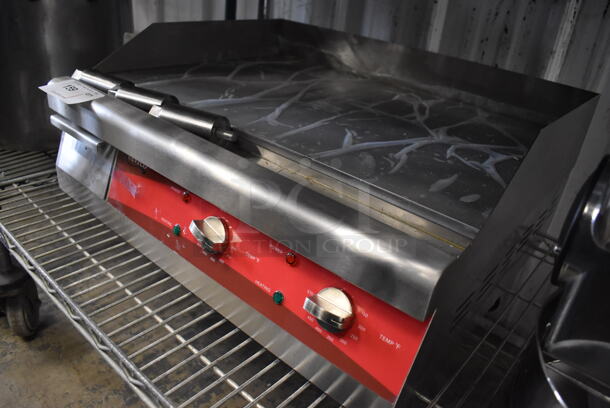 BRAND NEW SCRATCH AND DENT! Avantco 177EG24N Stainless Steel Commercial Countertop Electric Powered Flat Top Griddle. Missing One Foot. 208/240 Volts, 1 Phase. 24x20x10. Tested and Working! - Image 2 of 7