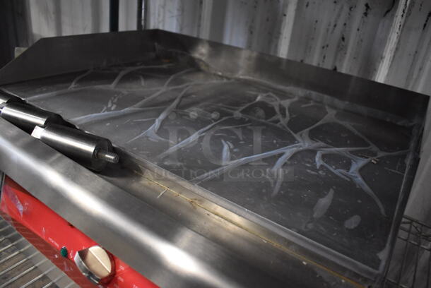 BRAND NEW SCRATCH AND DENT! Avantco 177EG24N Stainless Steel Commercial Countertop Electric Powered Flat Top Griddle. Missing One Foot. 208/240 Volts, 1 Phase. 24x20x10. Tested and Working! - Image 3 of 7