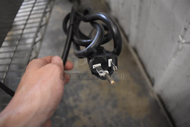 BRAND NEW SCRATCH AND DENT! Avantco 177EG24N Stainless Steel Commercial Countertop Electric Powered Flat Top Griddle. Missing One Foot. 208/240 Volts, 1 Phase. 24x20x10. Tested and Working! - Image 7 of 7