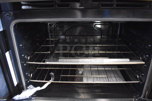 BRAND NEW SCRATCH AND DENT! Frigidaire LFEW3026TFA Stainless Steel Single Deck Electric Powered Oven. 120-208/240 Volts. 30x28x29. Tested and Working! - Image 4 of 5