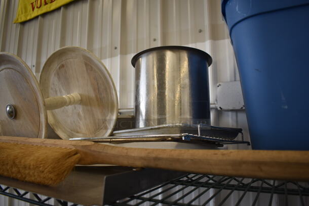 ALL ONE MONEY! Tier Lot of Various Items Including Poly Containers and Brush - Image 3 of 4