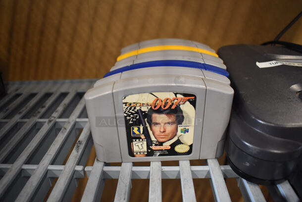 Nintendo 64 NUS-001 Countertop Video Game Console w/ 4 Controllers and 8 Various Games. 10.5x9x3 - Image 4 of 7