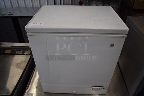General Electric FCM5SUCWW Metal Chest Freezer. 115 Volts, 1 Phase. 29x23x33. Tested and Powers On But Does Not Get Cold