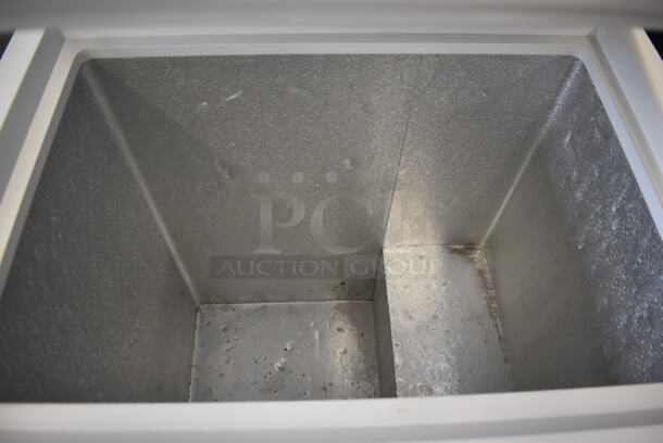 General Electric FCM5SUCWW Metal Chest Freezer. 115 Volts, 1 Phase. 29x23x33. Tested and Powers On But Does Not Get Cold - Image 4 of 5