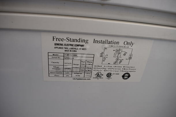 General Electric FCM5SUCWW Metal Chest Freezer. 115 Volts, 1 Phase. 29x23x33. Tested and Powers On But Does Not Get Cold - Image 5 of 5