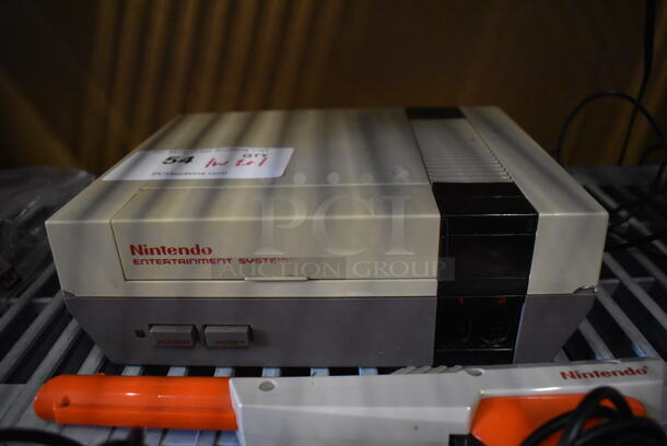 Nintendo Entertainment System NES NES-001 Gaming System w/ 2 Controllers and Gun Controller. 10.5x8x3.5 - Image 3 of 5