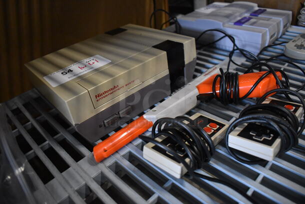 Nintendo Entertainment System NES NES-001 Gaming System w/ 2 Controllers and Gun Controller. 10.5x8x3.5 - Image 4 of 5