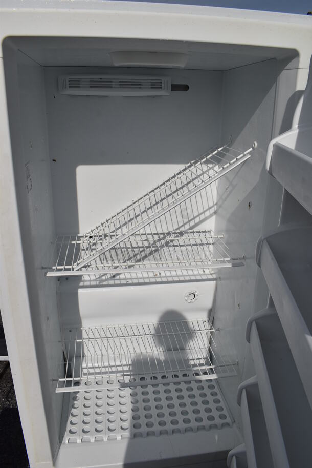 Frigidaire FFFH17F1RW0 Metal Single Door Reach In Freezer. 115 Volts, 1 Phase. 34x29x68. Tested and Working! - Image 4 of 6
