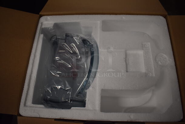 BRAND NEW IN BOX! Breville Stainless Steel Countertop Juicer - Image 4 of 6