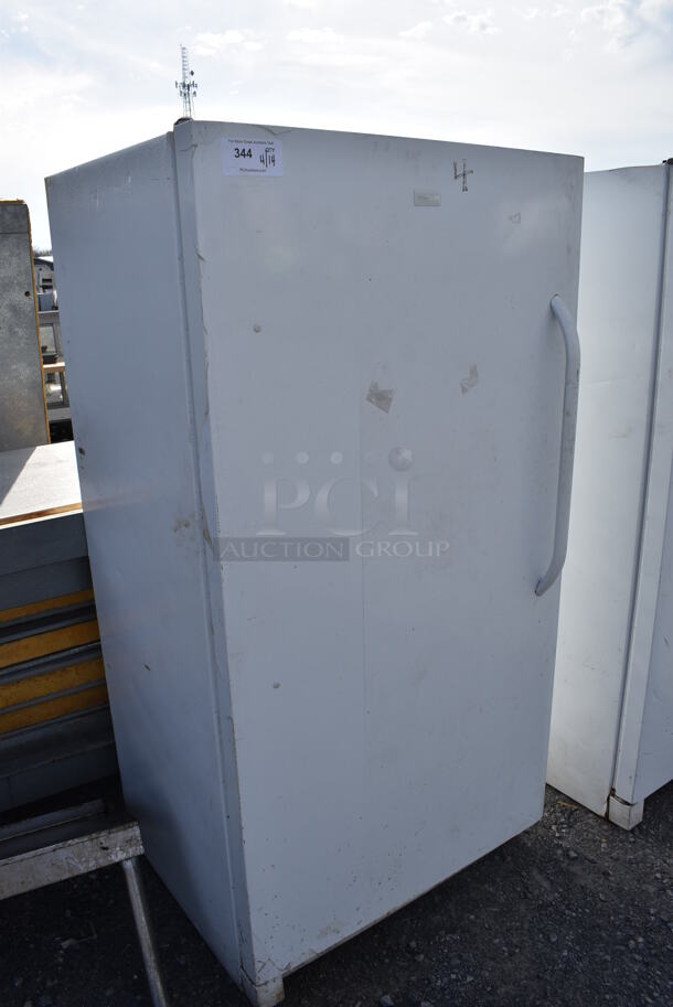 Frigidaire FFVU17F4QWD Metal Single Door Reach In Freezer. 115 Volts, 1 Phase. 34x29x68. Tested and Working! - Image 3 of 7