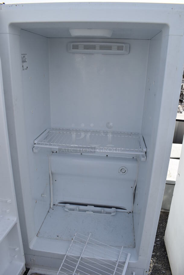 Frigidaire FFVU17F4QWD Metal Single Door Reach In Freezer. 115 Volts, 1 Phase. 34x29x68. Tested and Working! - Image 4 of 7